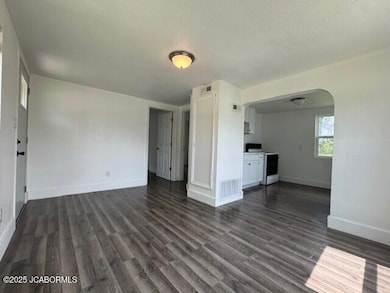 171 living 2