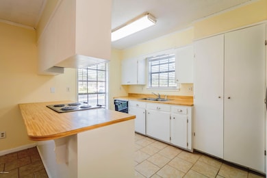 Idlewood, 704 Kitchen