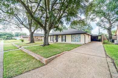 8206 Garden Parks Dr, Houston, TX 77075 - photo 2