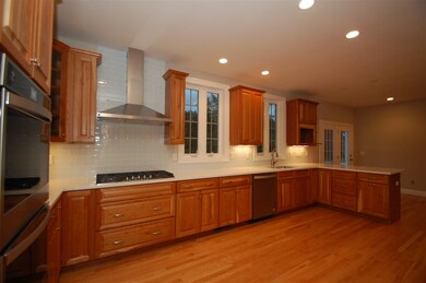 71 Brookview Dr, Hooksett, NH 03106 - photo 2