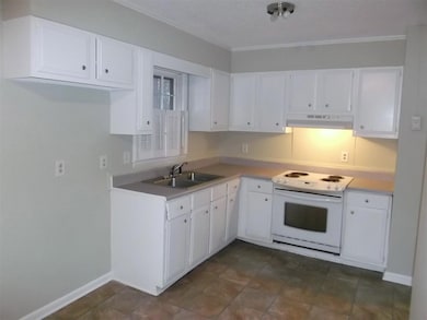 511 Lakewood Dr, Jacksonville, NC 28546 - photo 2