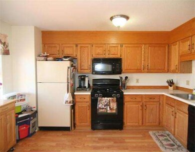 85 Tennis Plaza Rd unit 4, Dracut, MA 01826 - photo 4