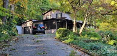 Driveway with plenty of parking - Cool area