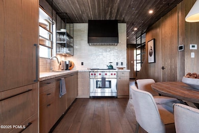 005_005_005_005_005_7398_e_moon_light_dr