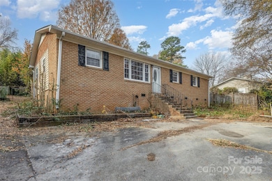 281 Sutton Rd S, Fort Mill, SC 29708 - photo 2