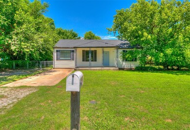 View of front of house with covered porch and driveway