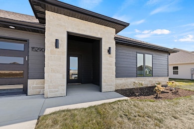 3-web-or-mls-15310-regiment-dr