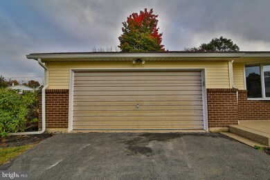 7502 Columbine Rd, Macungie, PA 18062 - photo 5