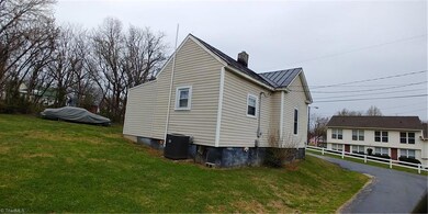 511 East St, Reidsville, NC 27320 - photo 2