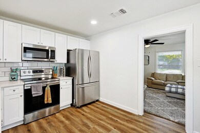 1804 Throckmorton St, Gainesville, TX 76240 - photo 7