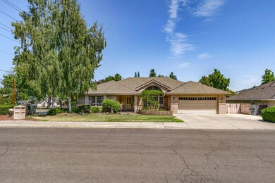 2401 Meadow Creek Dr, Medford, OR 97504 - photo 3