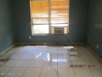 8325 Parr Ct N, Jacksonville, FL 32216 - photo 5