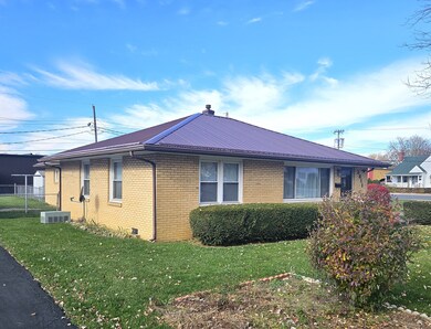 3811 E Lynn St, Anderson, IN 46013 - photo 3