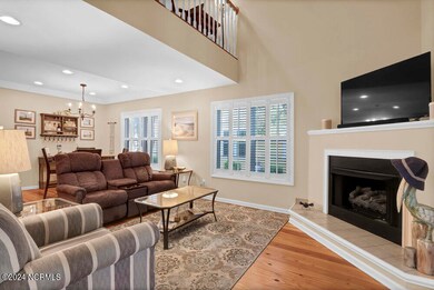 Living Room/Dining Area