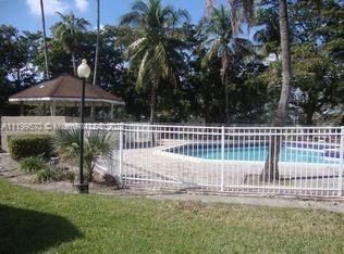 865 SW 113th Way unit 865, Pembroke Pines, FL 33025 - photo 6