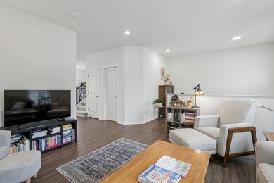 709 Neubauer Cir, Lindenhurst, IL 60046 - photo 4