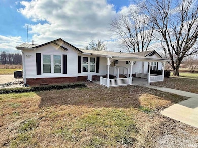 2510 Strawberry Rd, Metropolis, IL 62960 - photo 2