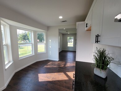 7704 Kingsley St, Houston, TX 77087 - photo 5