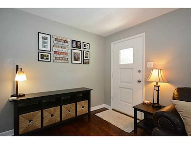 Entry/Foyer.