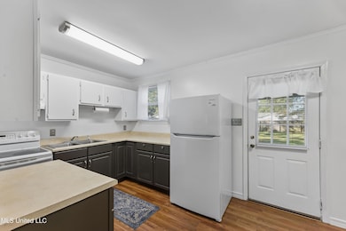 2103 21st St, Pascagoula, MS 39581 - photo 4