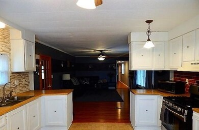 93 Holly Rd, Taunton, MA 02780 - photo 4