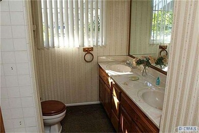 Attractive Hallway Bath with tub/shower combo.