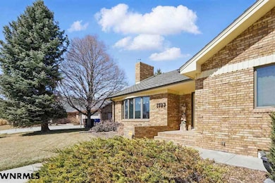 1523 Idlewylde Dr, Scottsbluff, NE 69361 - photo 3