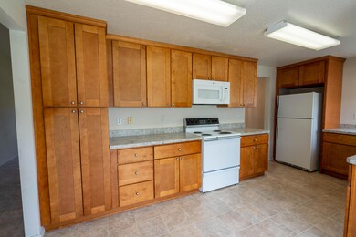 3013 SW Reindeer Ave, Redmond, OR 97756 - photo 7