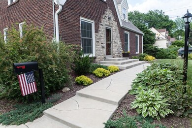 6605 Forest Ct, Windsor Heights, IA 50324 - photo 2