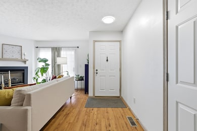 738 Parkbluff Way unit 738, Lewis Center, OH 43035 - photo 4