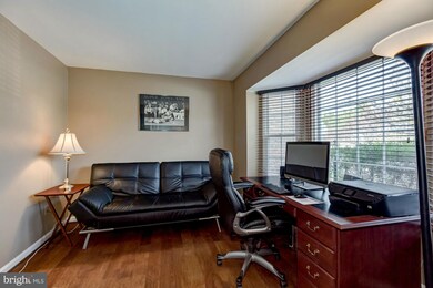 3121 Harrison Hollow Ln, Herndon, VA 20171 - photo 4