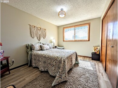 Bedroom, Primary