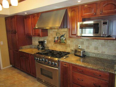 GOURMET KITCHEN