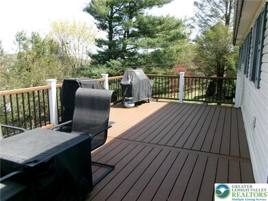 7237 Kingstead Dr, Slatington, PA 18080 - photo 6