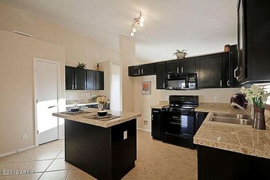 Spacious Kitchen w/ Lots of Cabinets