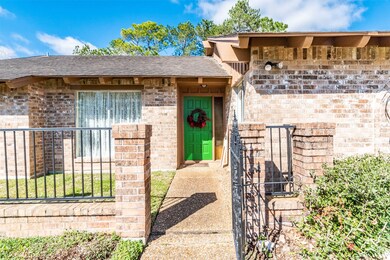 314 W Castle Harbour Dr, Friendswood, TX 77546 - photo 4