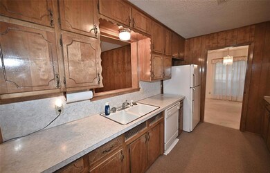 324 Cooper Dr, Hurst, TX 76053 - photo 5