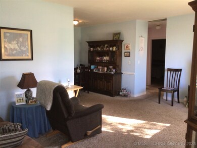 125 NE 5th St, Pryor, OK 74361 - photo 2