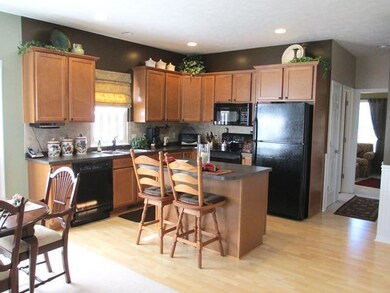 651 Braeside Dr SE unit 83, Byron Center, MI 49315 - photo 2