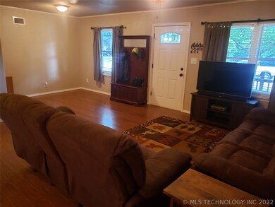 308 E Falletti Ave, Claremore, OK 74017 - photo 3