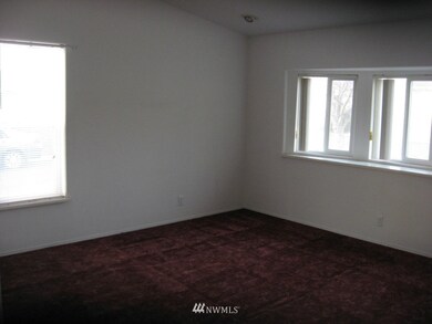 Big master bedroom with bay window 