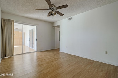 10401 W Caron Dr, Sun City, AZ 85351 - photo 5