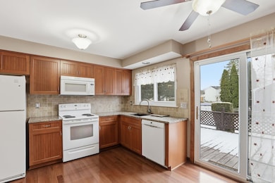 54173 Avondale Dr, New Baltimore, MI 48047 - photo 7