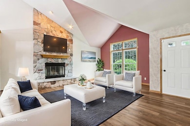 11-web-or-mls-N61W14730-Woodcrest-Ct-310