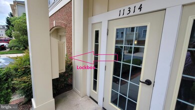 11314 Westbrook Mill Ln unit 202, Fairfax, VA 22030 - photo 2