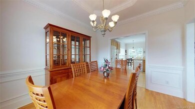 FORMAL DINING ROOM OFF OF MAIN ENTRANCE