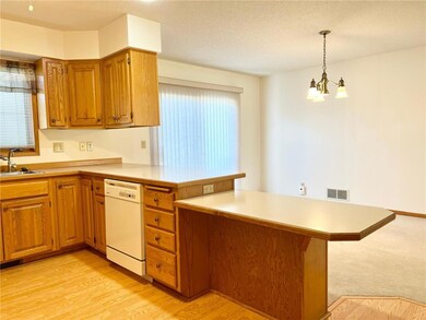 Kitchen with Eat-up Counter