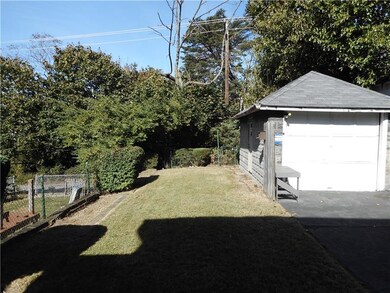 Compact side yard