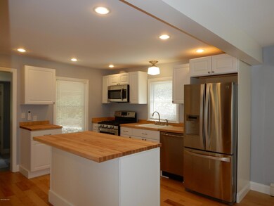 7 Waterfall Ln, Cos Cob, CT 06807 - photo 4