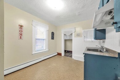47 Jefferson Ave, Springfield, MA 01107 - photo 5